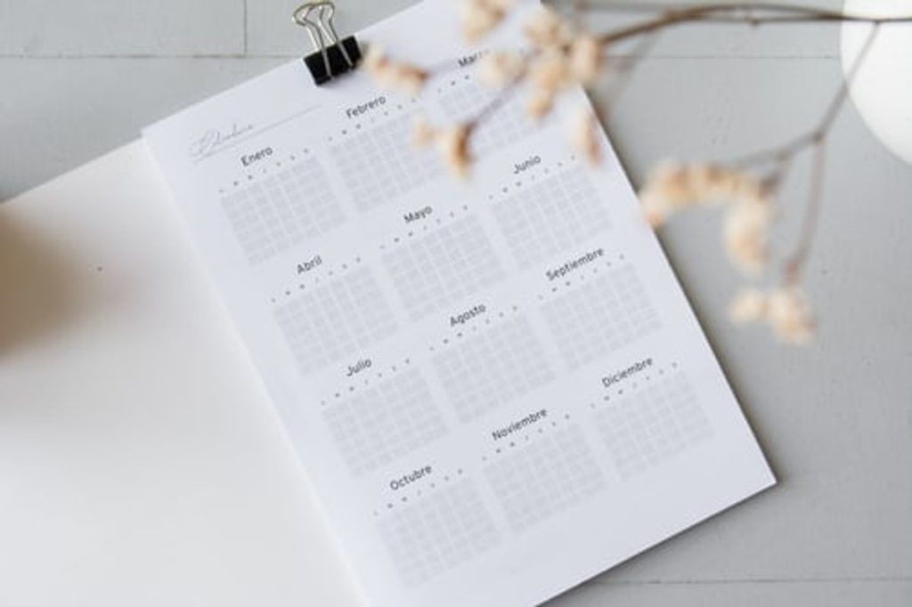 Advantages of Using a Personalized Calendar to Promote Your Business