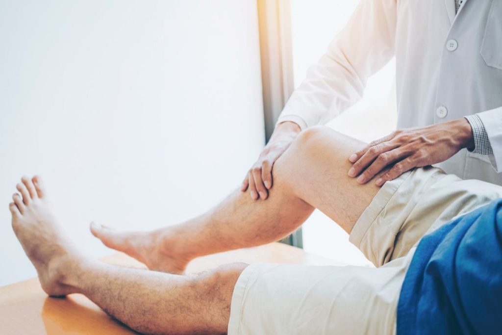 The Benefits of Physical Therapy for Knee Pain, Explained