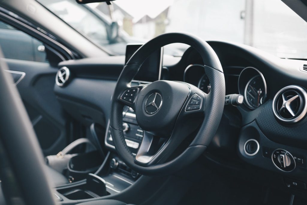 5 Essential Tips for Driving a Mercedes-Benz