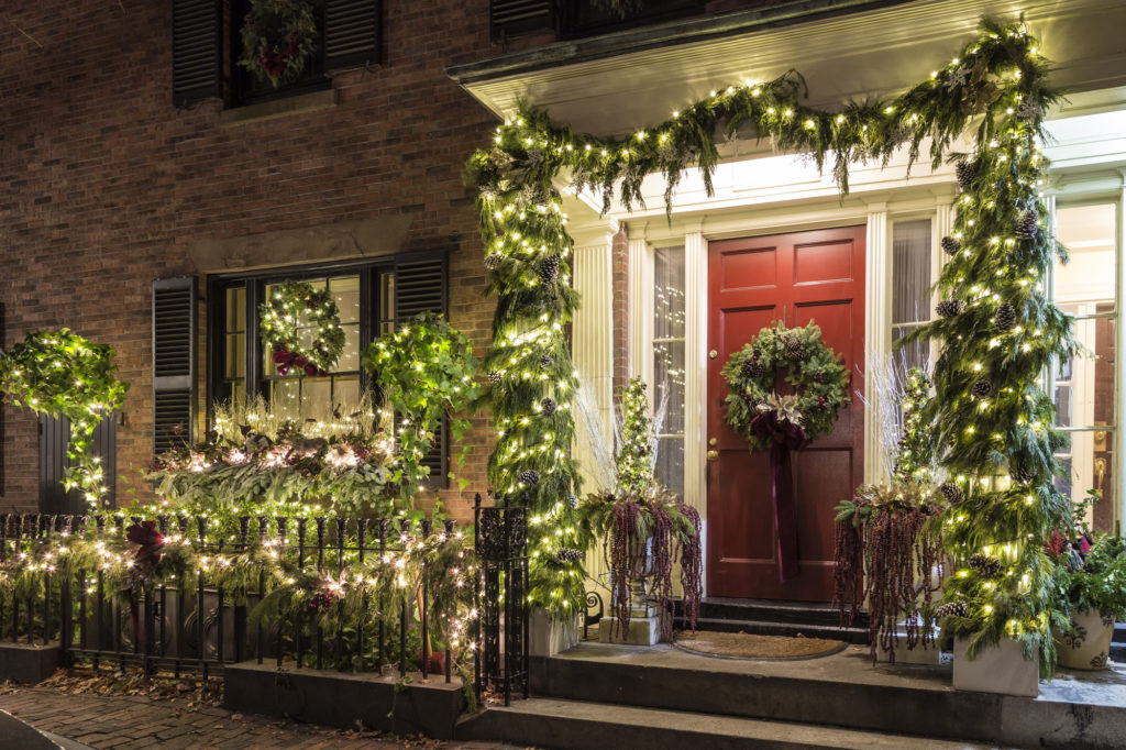 4 Unique Christmas Decorations for Making the Holidays Pop