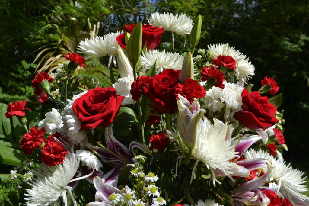 A Guide to Funeral Flower Etiquette