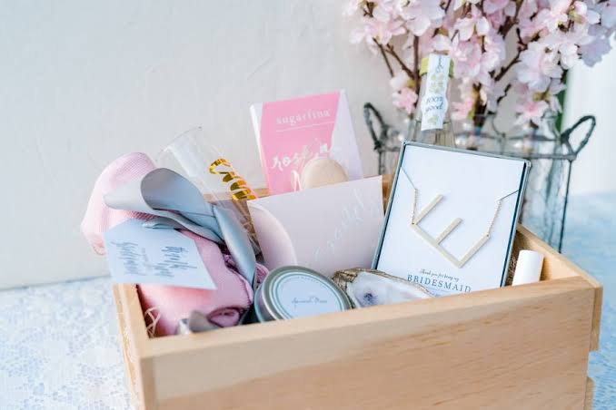 7 Expert Tips for Choosing Bridesmaid Gifts