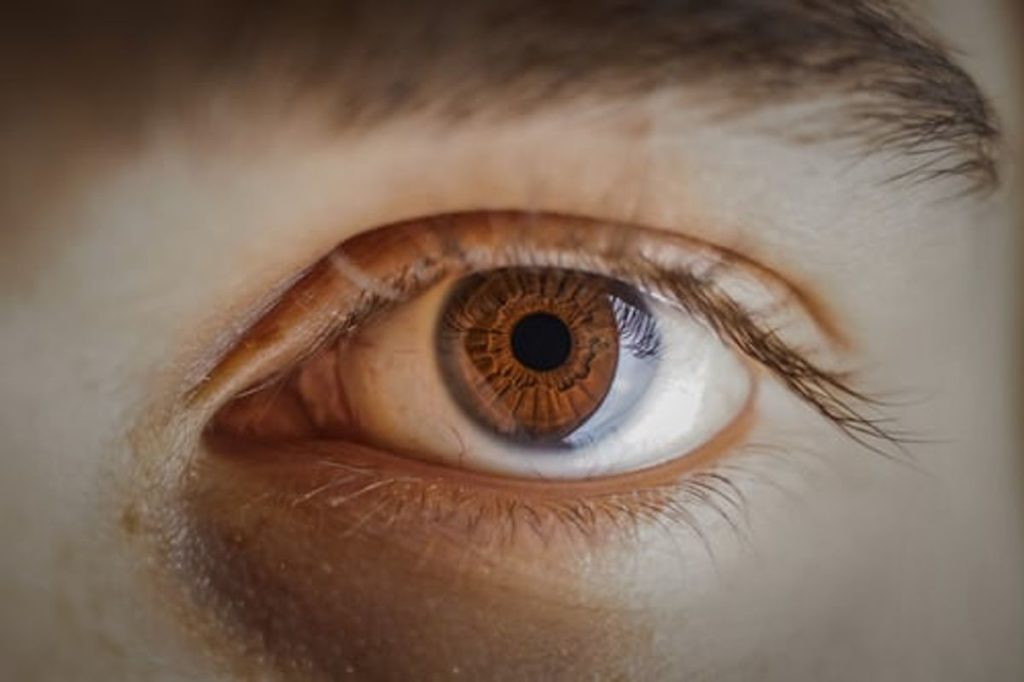Why people love Contact Lenses Over Glasses