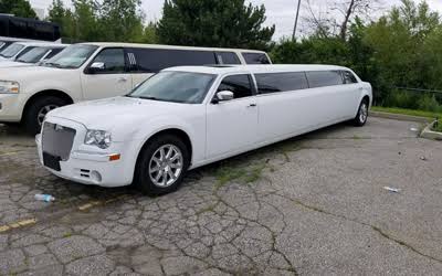 5 Benefits of Hiring Limousine Rentals for an Event