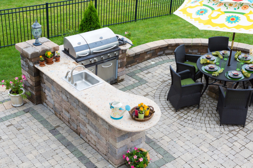 Outdoor Kitchens: 6 Must-Have Items for Your Backyard Grill