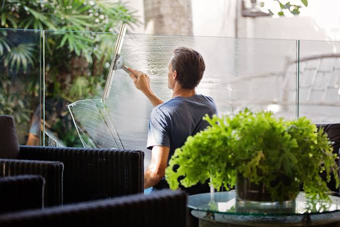 How to Choose the Right House Cleaners Service
