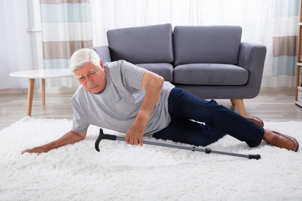 Should a Senior Live Alone? The Dangers and Risk Factors