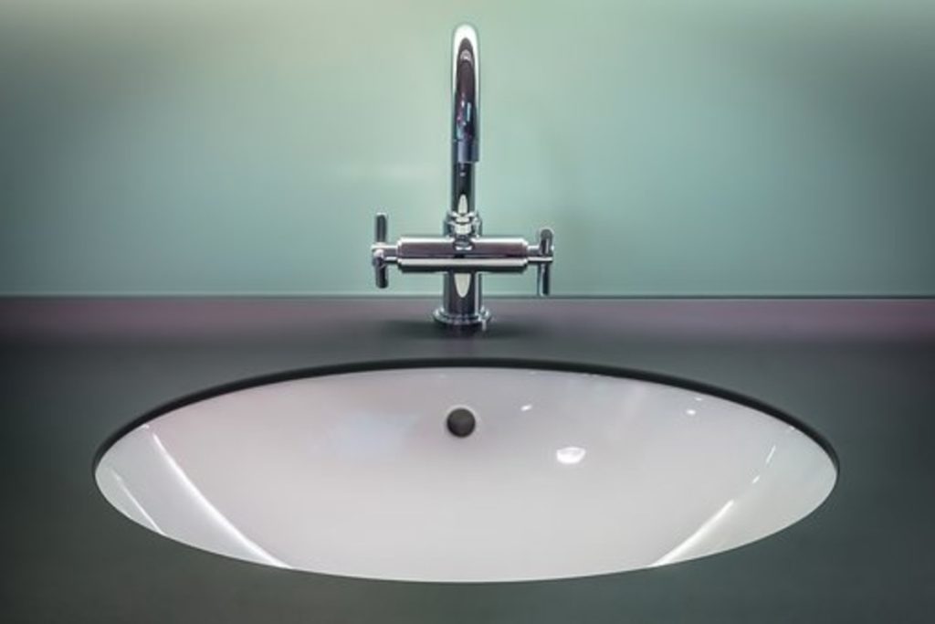 How to Clean a Stainless Steel Sink