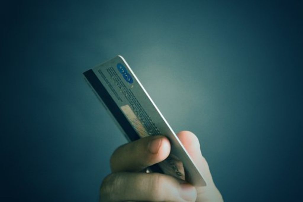 Credit card Vs Debit Card – What Are The Main Differences