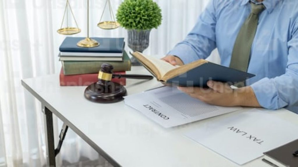 Can i Hire a Small or a Substantial Law Firm? The Little Guy Tells you!