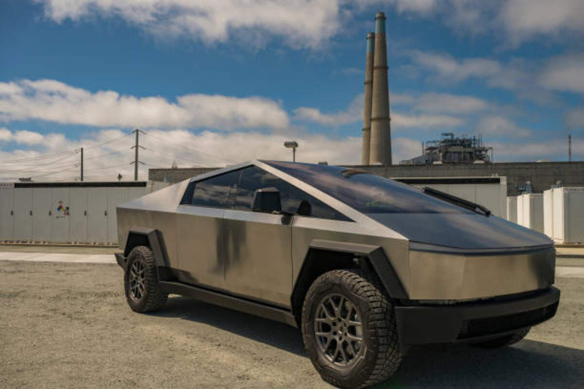Tesla Cybertruck Crash Test