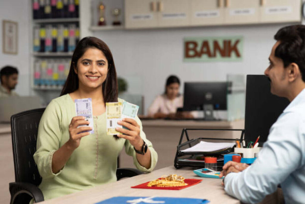 Gold Loans vs Personal Loans: Key Differences Gold Loans vs Personal Loans: Key Differences