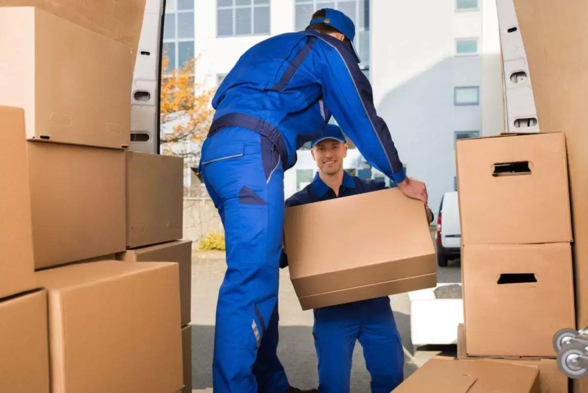 How Do I Choose the Best Moving Company in My Local Area?