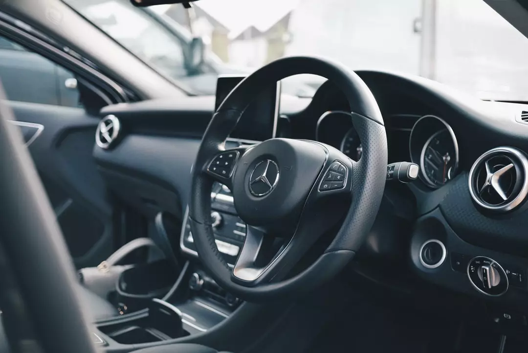 5 Essential Tips for Driving a Mercedes-Benz