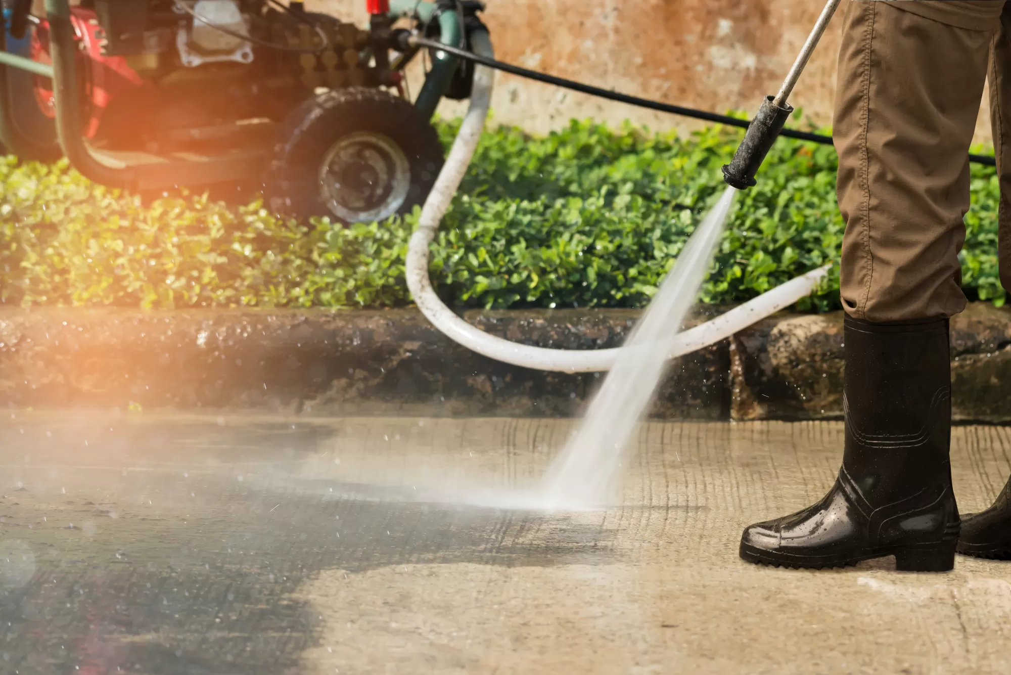 Top 5 Reasons to Hire Pressure Washer Services