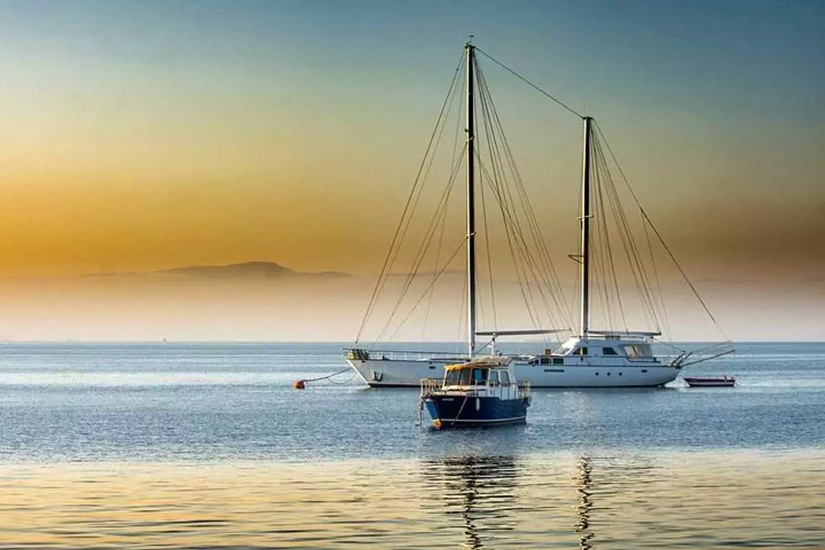 Anchor Rides Yacht Charter