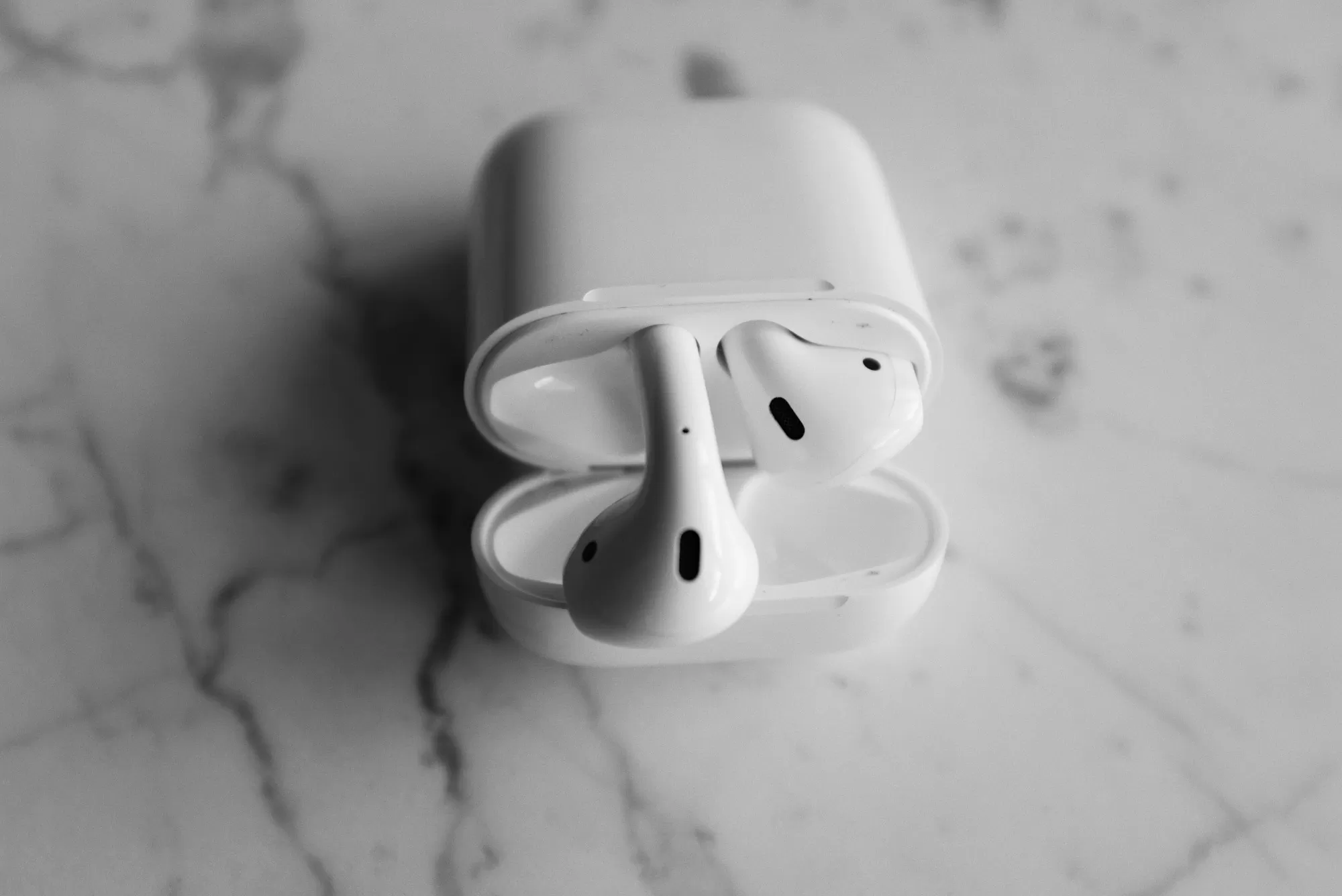 How to Clean Your Airpods Case