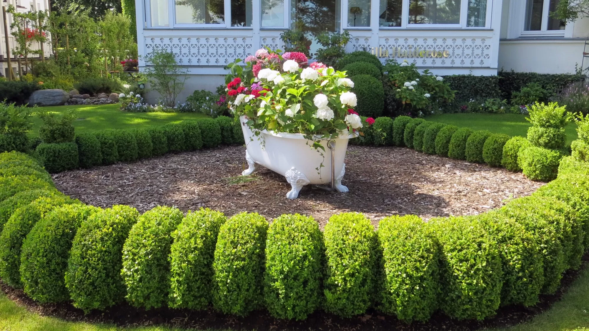 Lawn & Garden Decor For Every Style
