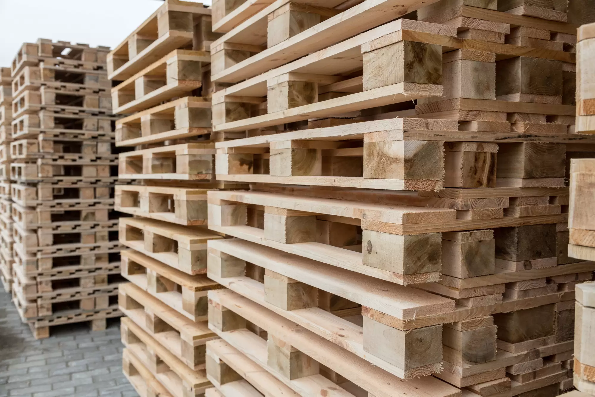 The Benefits of Shipping Pallets With a Pallet Courier Service