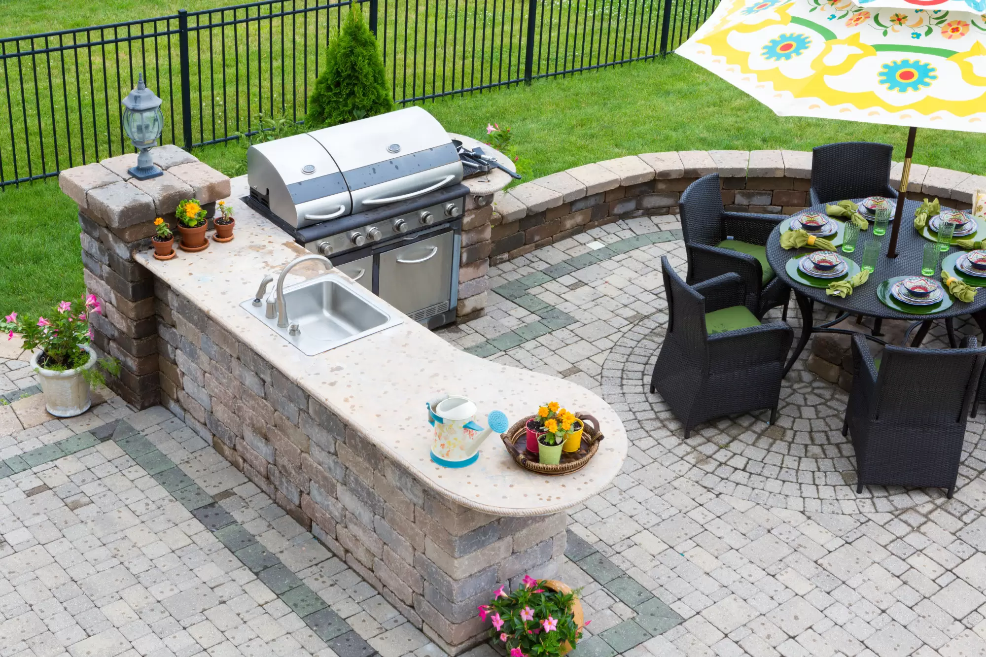 Outdoor Kitchens: 6 Must-Have Items for Your Backyard Grill
