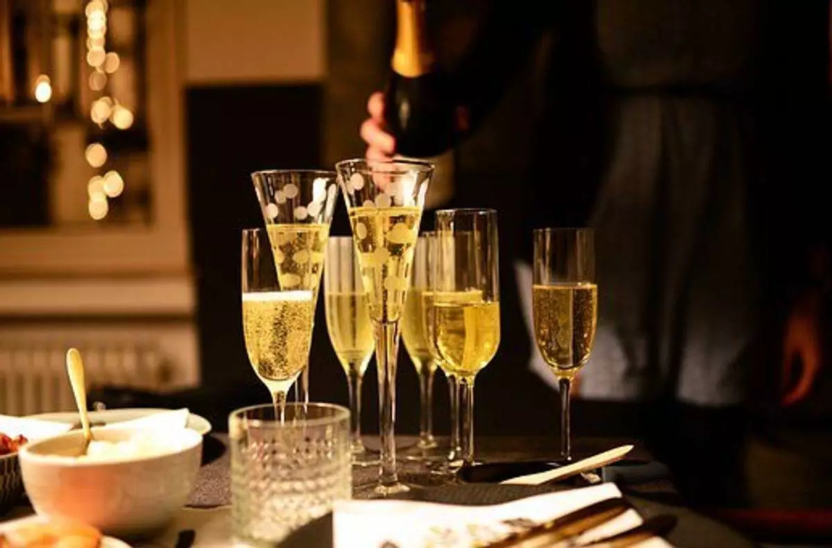 How and when to drink champagne?
