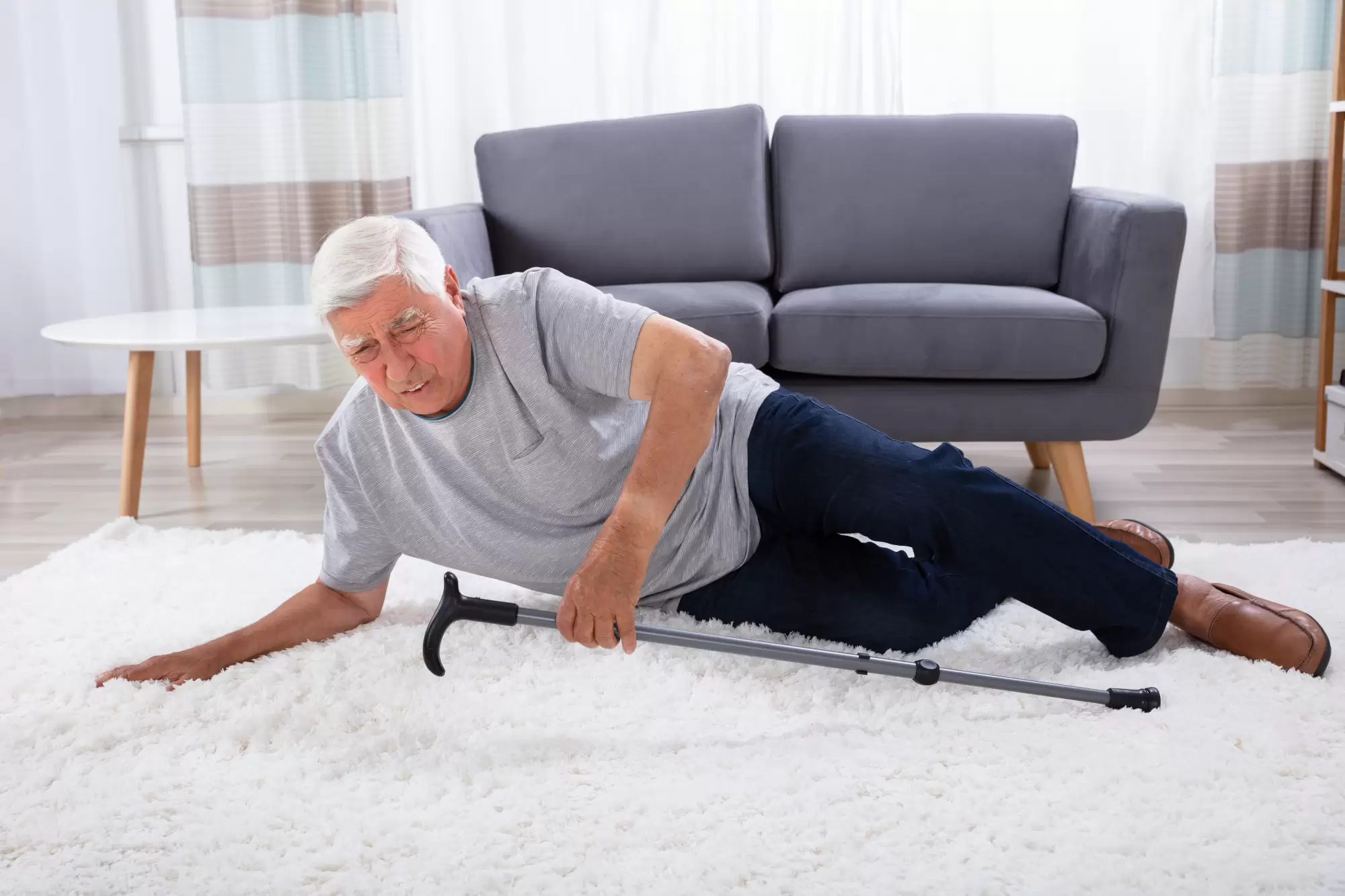Should a Senior Live Alone? The Dangers and Risk Factors