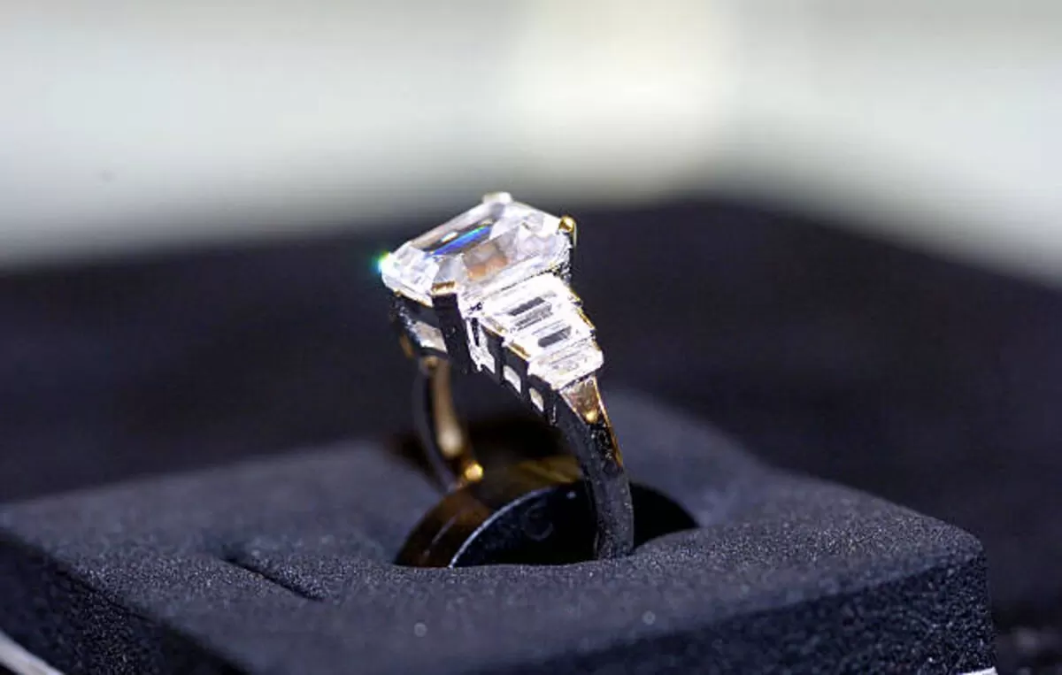 diamond engagement ring
