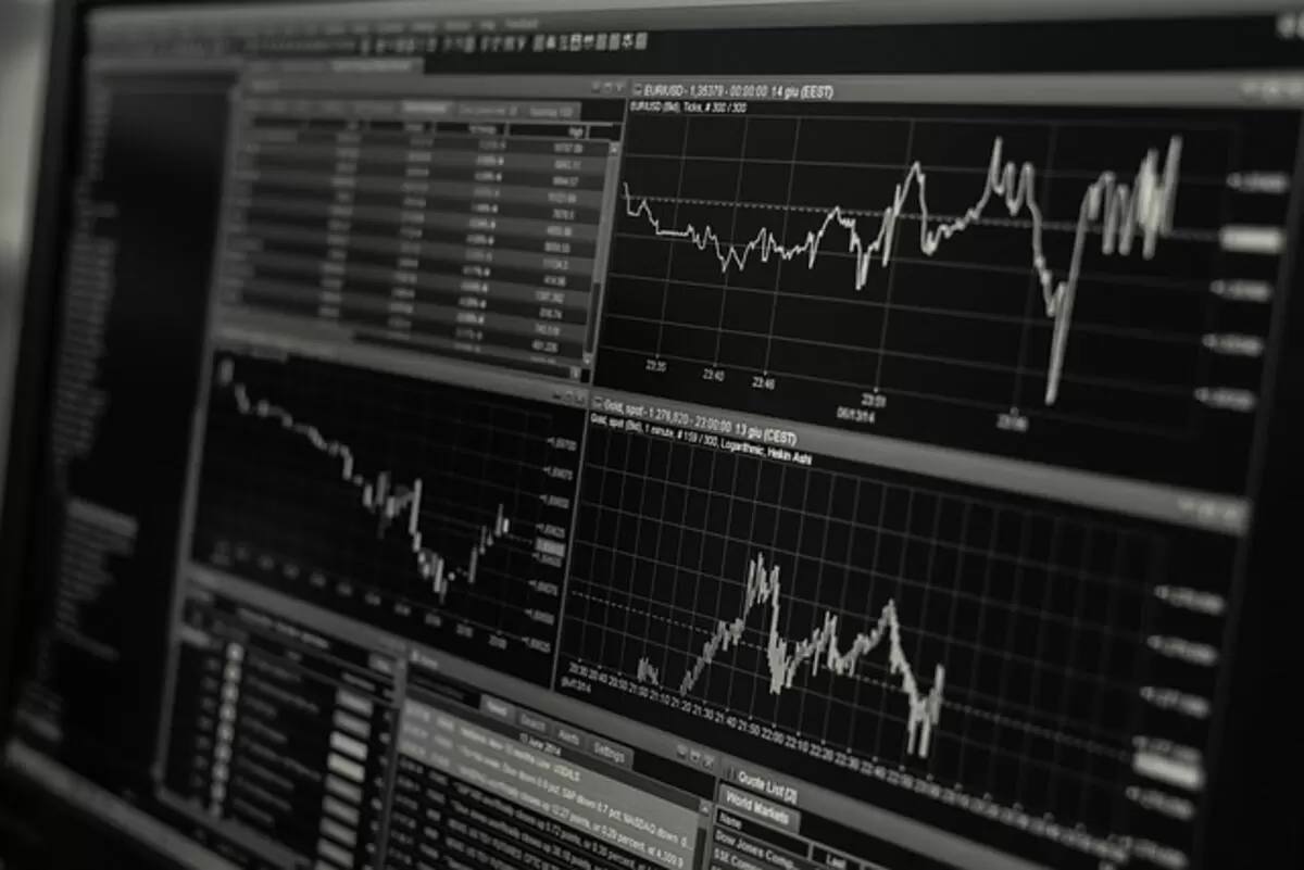 People still lose money to investment scams.