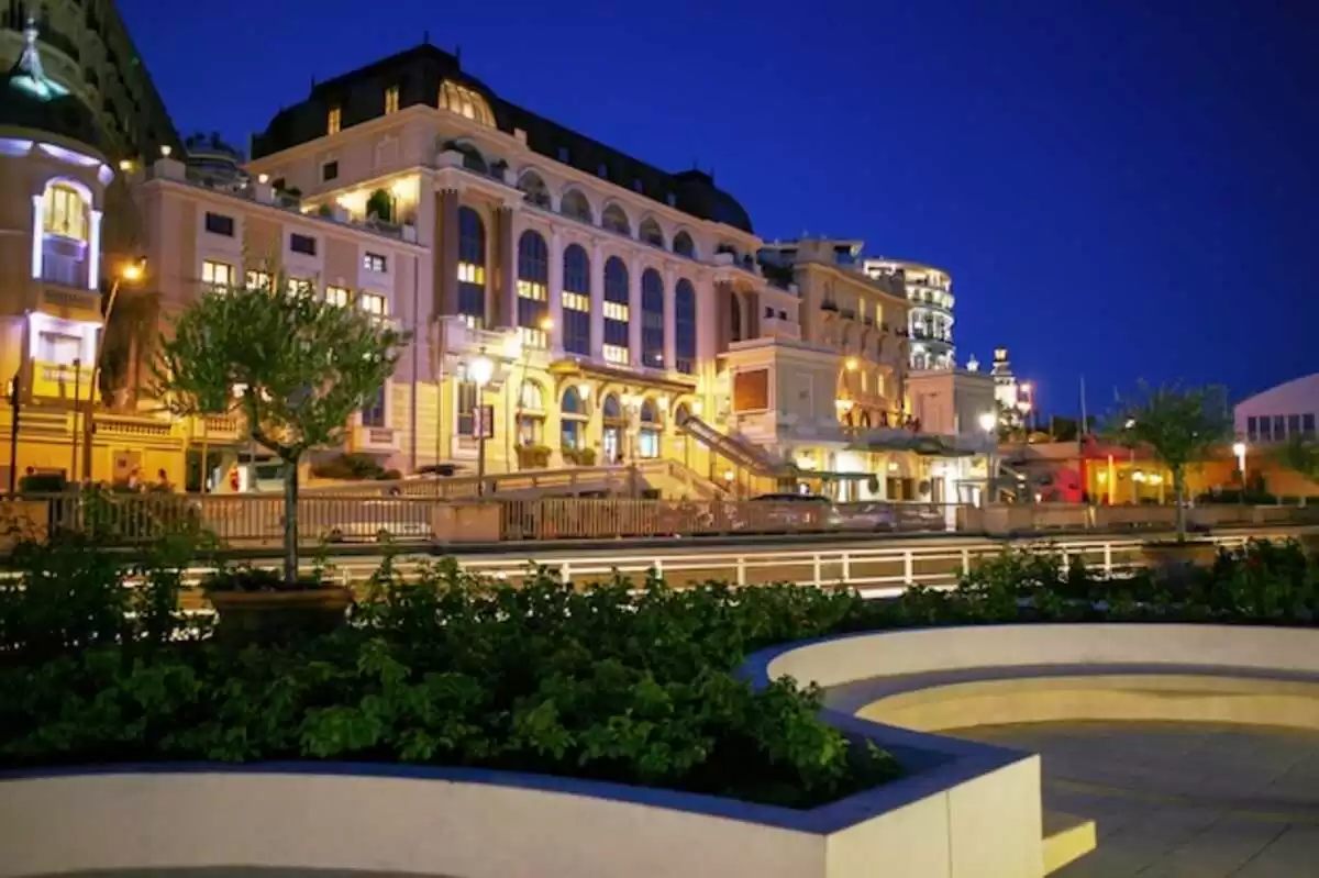 Hobart Accommodation & Tours