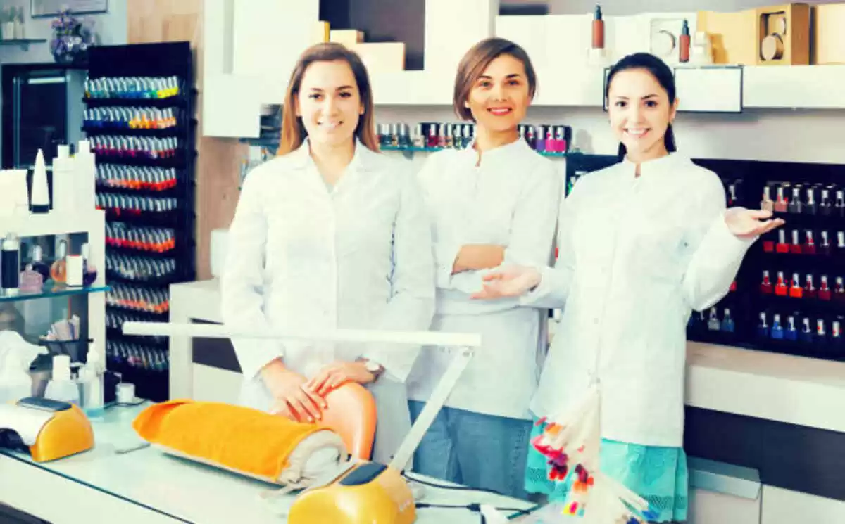 The Benefits of Cosmetology School