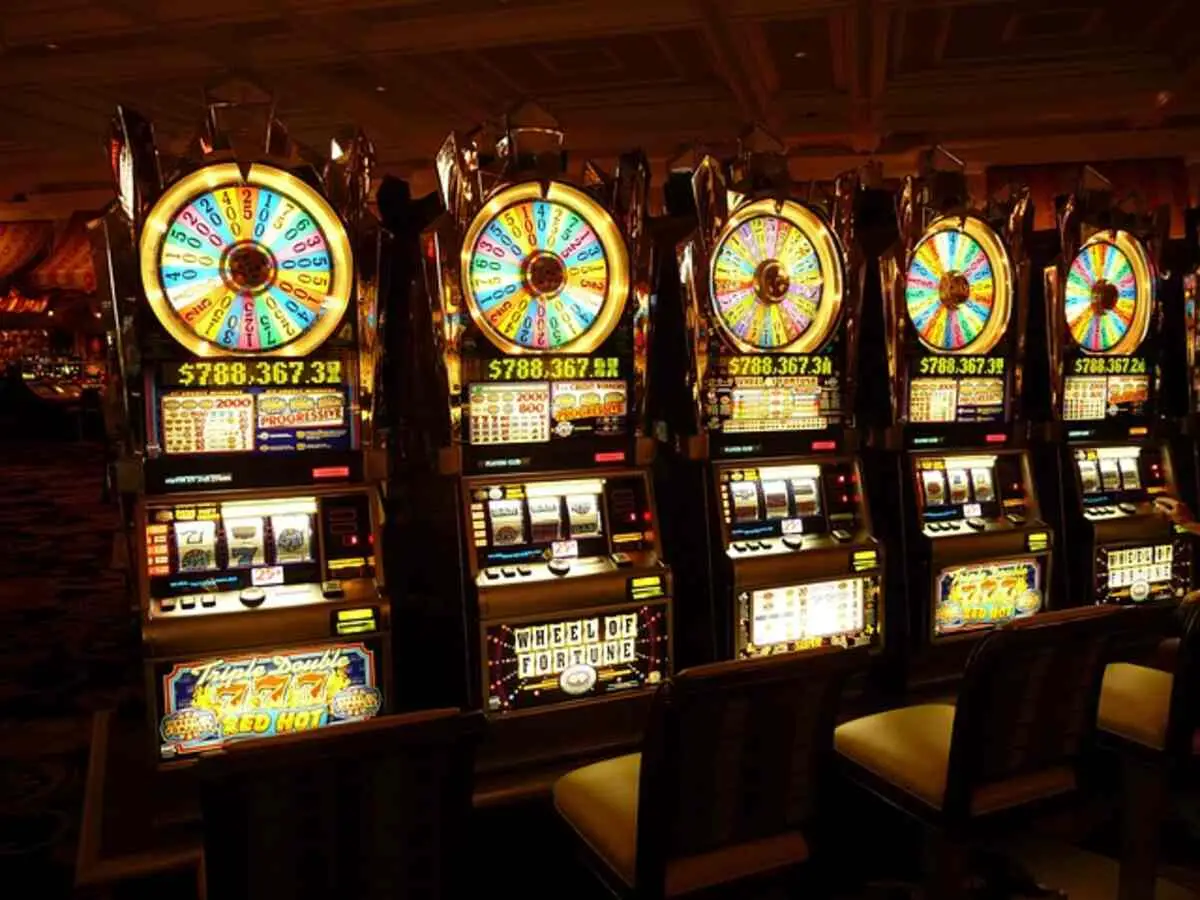 How to Deposit and Withdraw Money at a Live Casino